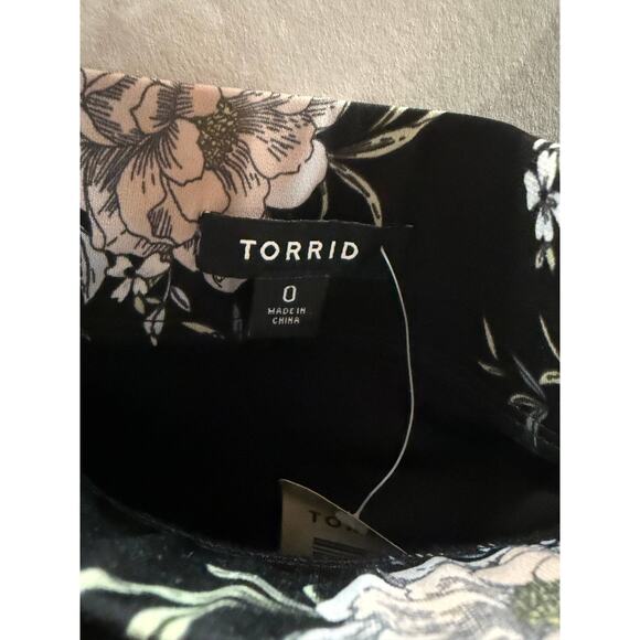 Torrid Shirred Jersey Knit Mini Skirt Womens 0 Black Floral Print High Waisted - Picture 3 of 5